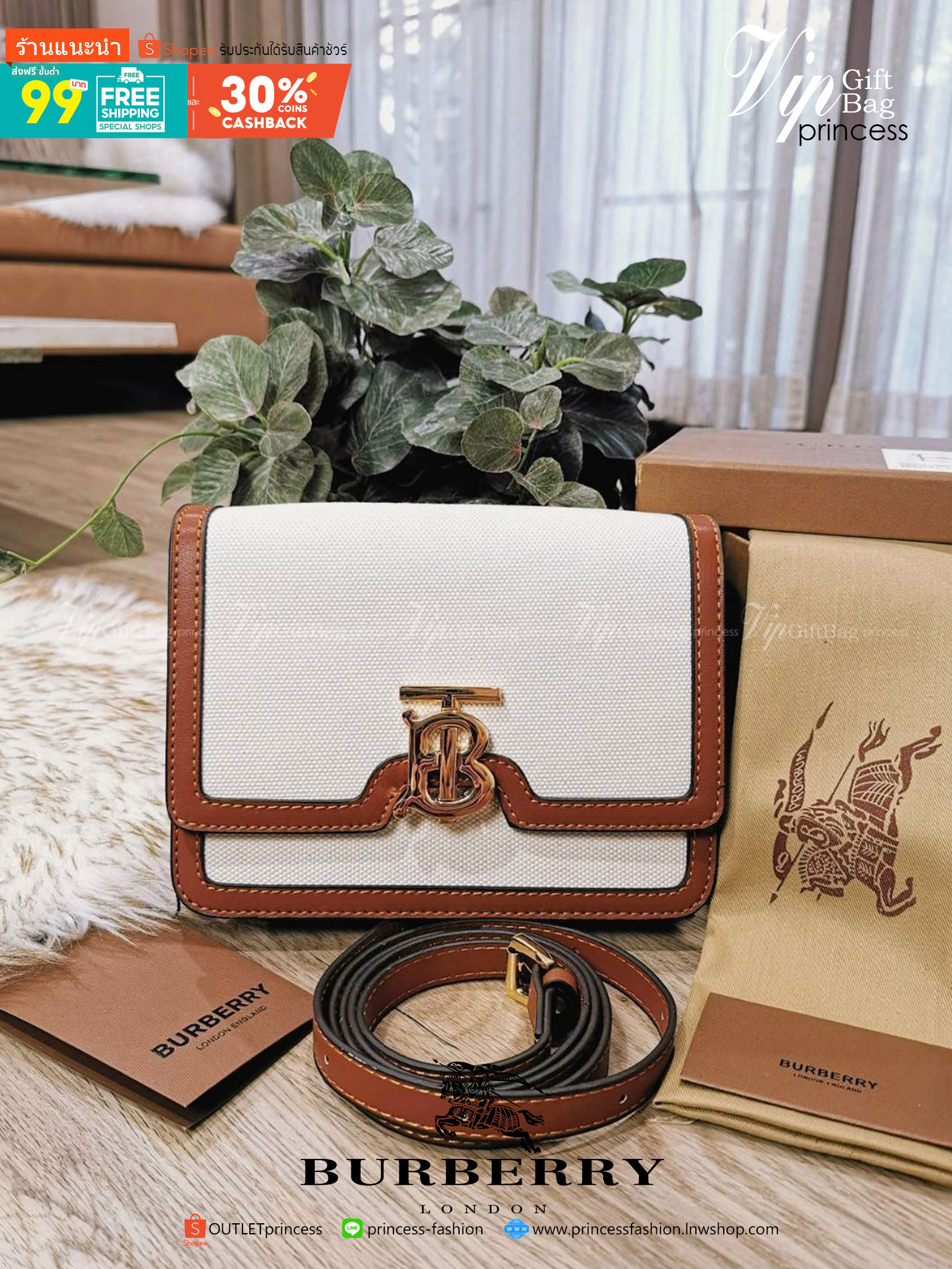 พรีเมี่ยมกิ๊ฟแท้ 100% 】BURBERRY FRAGRANCES CROSSBODY BAG VIP GIFT WITH PURCHASE (GWP) พรีเมี่ยมกิ๊ฟ Limited Edition จากน้ำหอม BURBERRY วัสดุ Canvas & Leather ทรงเหลี่ยมสวยหรูอยู่ทรงมีโลโก้แบรนด์ด้านหน้า เปิดปิดด้วยฝาปิดมีสัญลักษณ์รูปตัวB ภายในมีช่องแบ่งเป