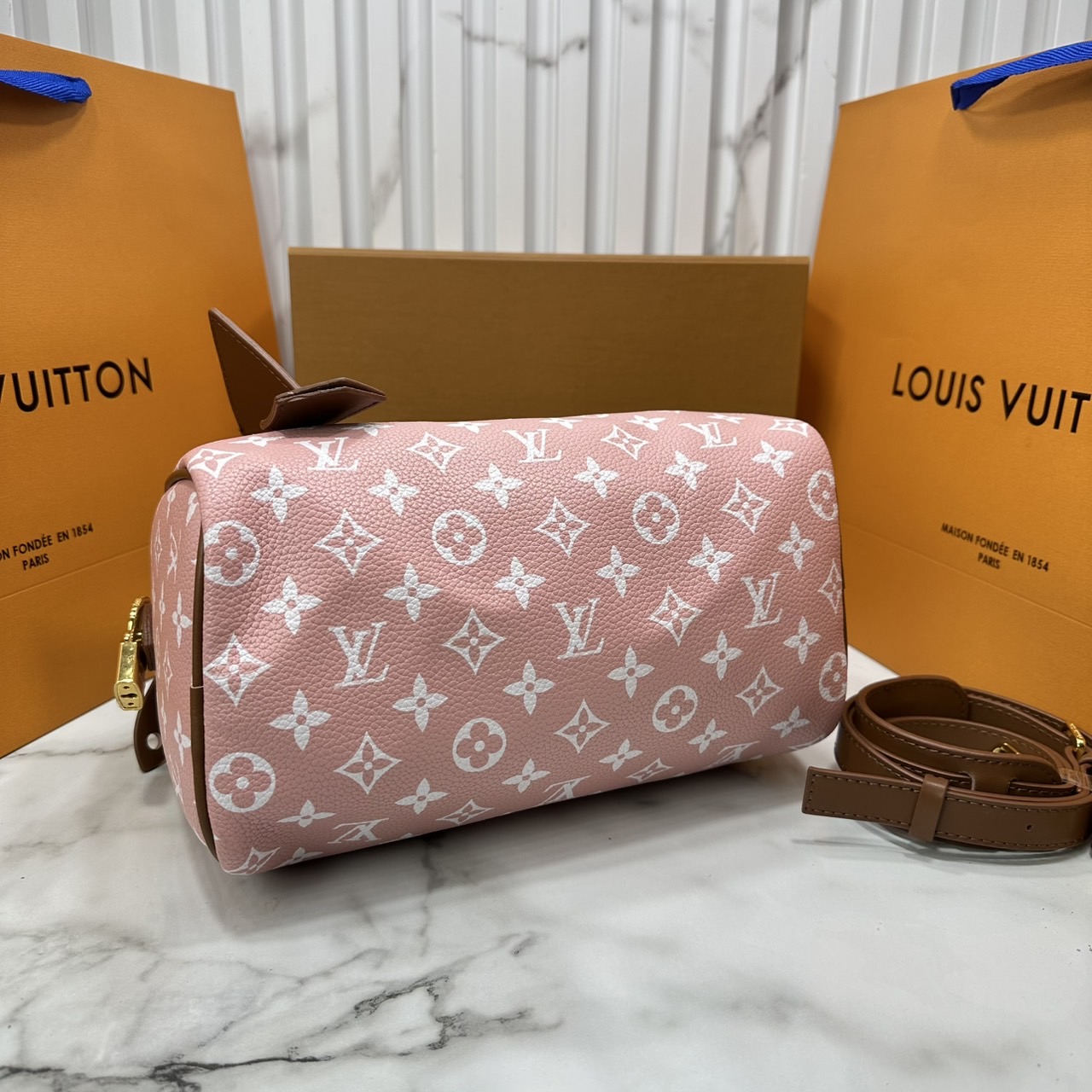 ORI หนังแท้ | LV Speedy P9 Bandoulière 25 Bag กระเป๋าสะพายทรงหมอนสปีดี้ คอลใหม่ล่าสุดหรูหราโดดเด่น รูปทรงใช้งานง่ายสวยตลอดกาล ใช้ได้กับทุกลุค ทุกโอกาส ภายในโล่งกว้างมาก ใส่ของสำคัญได้ครบแน่นอนจ้า