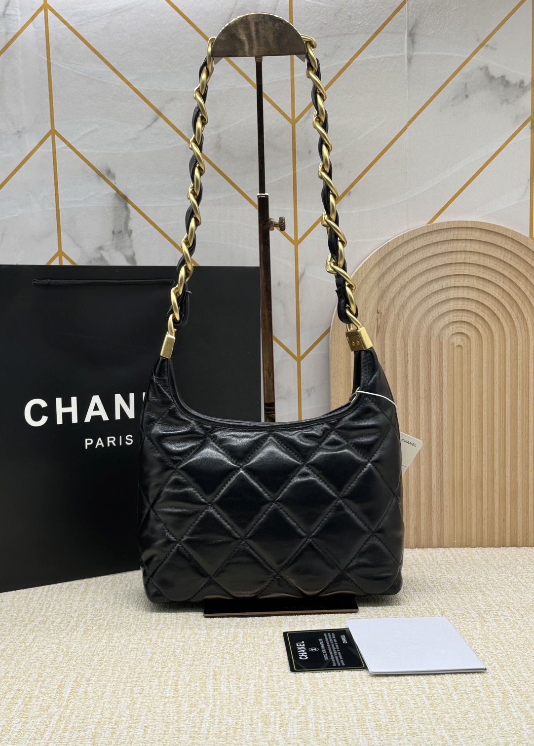 CHANEL SMALL HOBO BAG Shiny Leather & Gold-Tone Metal 20cm กระเป๋าทรงโฮโบ ดีไซส์สวยเรียบหรู เกรดออริ สลับแท้ 1:1 ใช้งานต่างประเทศได้