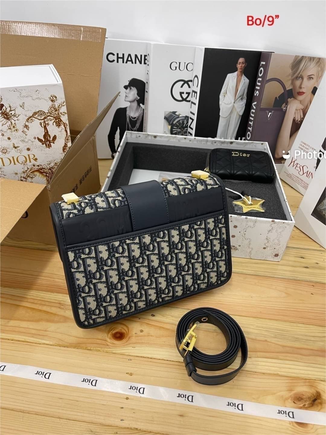 DIOR SET BAG / DIOR 30 Montaigne Bag / DIOR ANAGRAM BOX SET / CD LIMITED EDITION GIFT BOX WITH GOLD STAR BOUTIQUE SET พร้อมเสิร์ฟครบชุด แรร์ไอเท็ม ที่ถูกรวมไว้ในหนึ่งเดียว กับ gift box limited จัดให้ทั้งกระเป๋าสะพายสุดหรู กระเป๋าสตางค์ใบสั้นรุ่นคลาสสิค