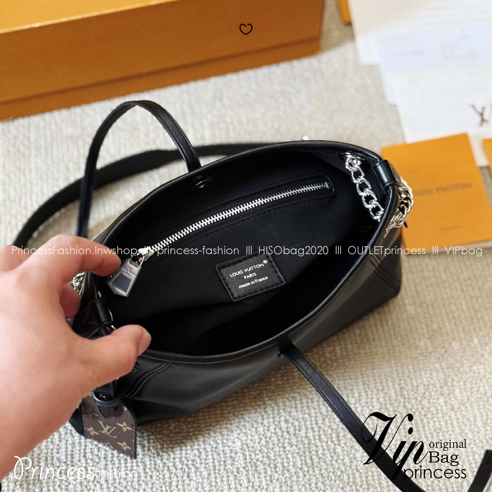 LV CarryAll BB Bag กระเป๋าสะพายสุดไอคอนิกผสานสไตล์ล้ำสมัยเปี่ยมฟังก์ชัน ไซส์ใหม่ล่าสุด กะทัดรัดใช้งานได้คล่องตัวมากขึ้น ดีไซน์สีดำคลาสสิค