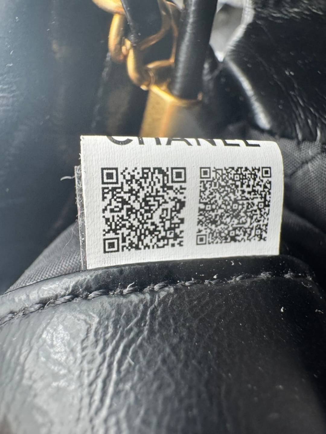 CHANEL 22 mini handbag กระเป๋าสะพายไซส์มินิ น่ารักน่าใช้ สวยเกินต้านที่สุดกับไอเท็มนี้ ที่สาวๆหรือใครๆก็ต้องมีแล้วค่า!! มาในไซส์มินิ น่ารักจริงจัง!! แค่เห็นก็หลงรัก