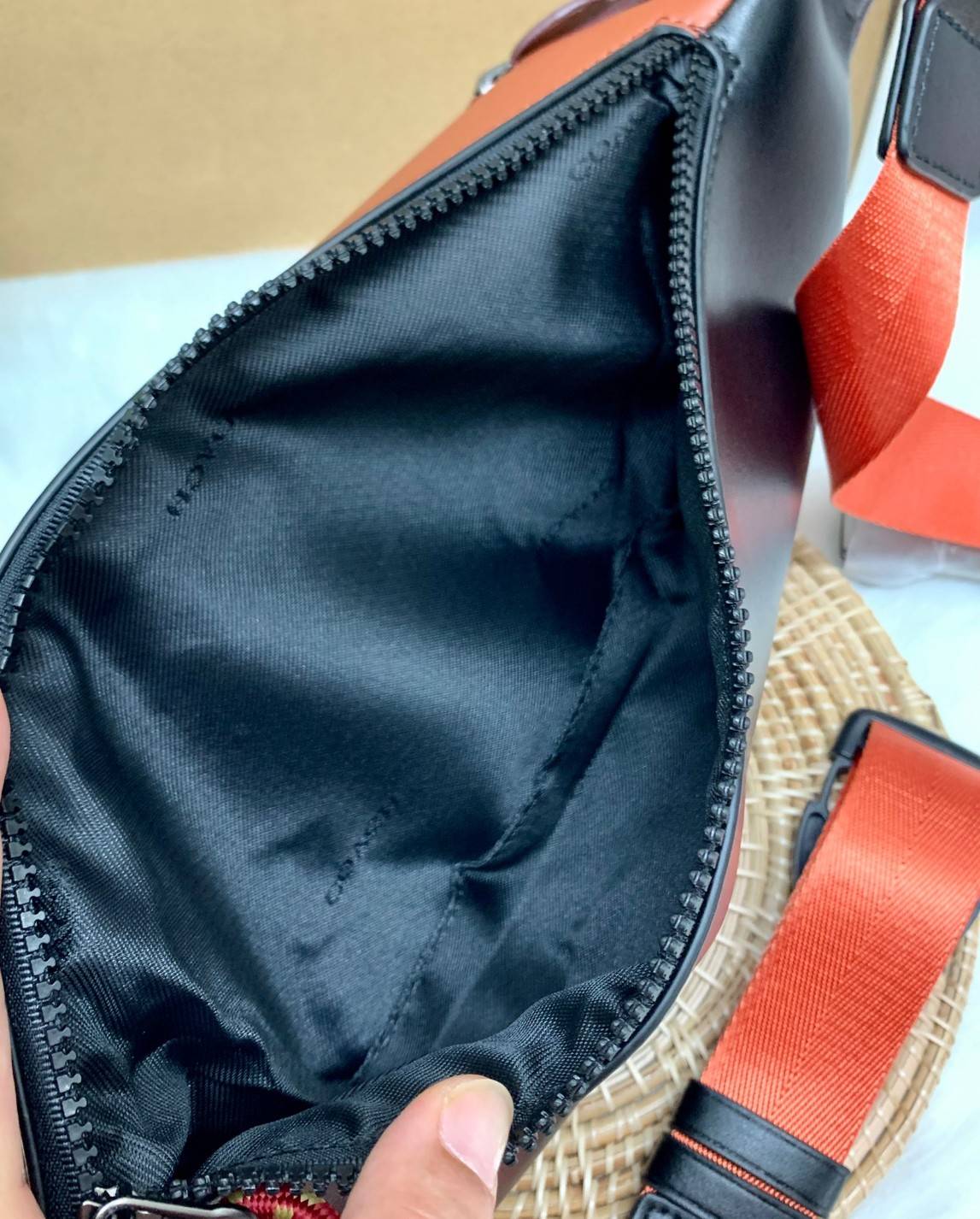 OUTTLET 】Coach Belt Bag ใบใหญ่คะ! Coach Rivington Belt Bag In Colorblock With Coach Patch C78947 สีเข้าใหม่ ได้ใจหนุ่มๆกันเลยค่าา 🌈สีจริงสวยมากค่ะ😘 กระเป๋าคาดอกด้านหน้า//คาดไปทางด้านหลัง//หรือคาดเอวได้ ตามแต่ความถนัดได้เลยนะคะ หนังแท้ นิ่ม