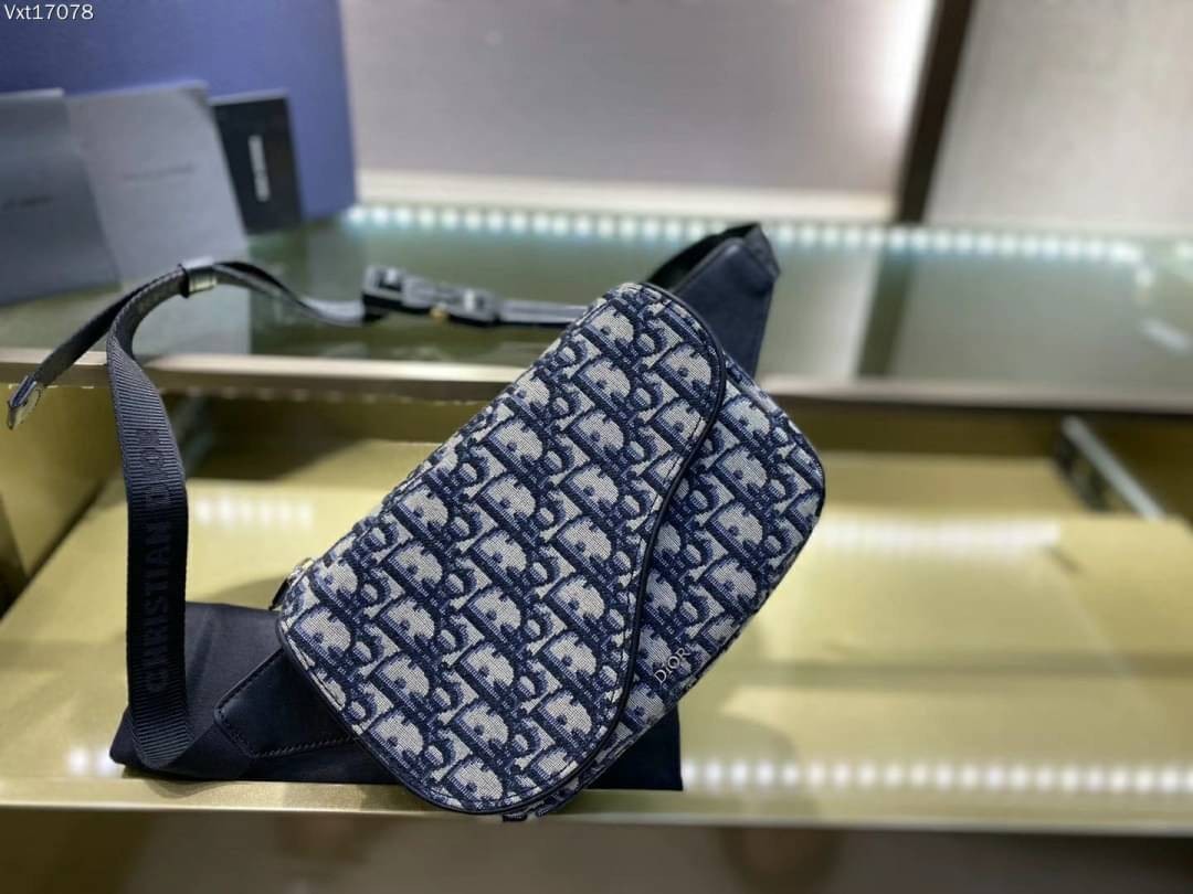 CHRISTIAN DIOR BEIGN AND OBLIQUE JACQUARD SADDLE BELT BAG / Dior Belt Bag เกรดใช้งานสลับของแท้ เกรดออริจินอล ภาพสินค้าถ่ายจากงานขายจริง ใช้งานต่างประเทศได้