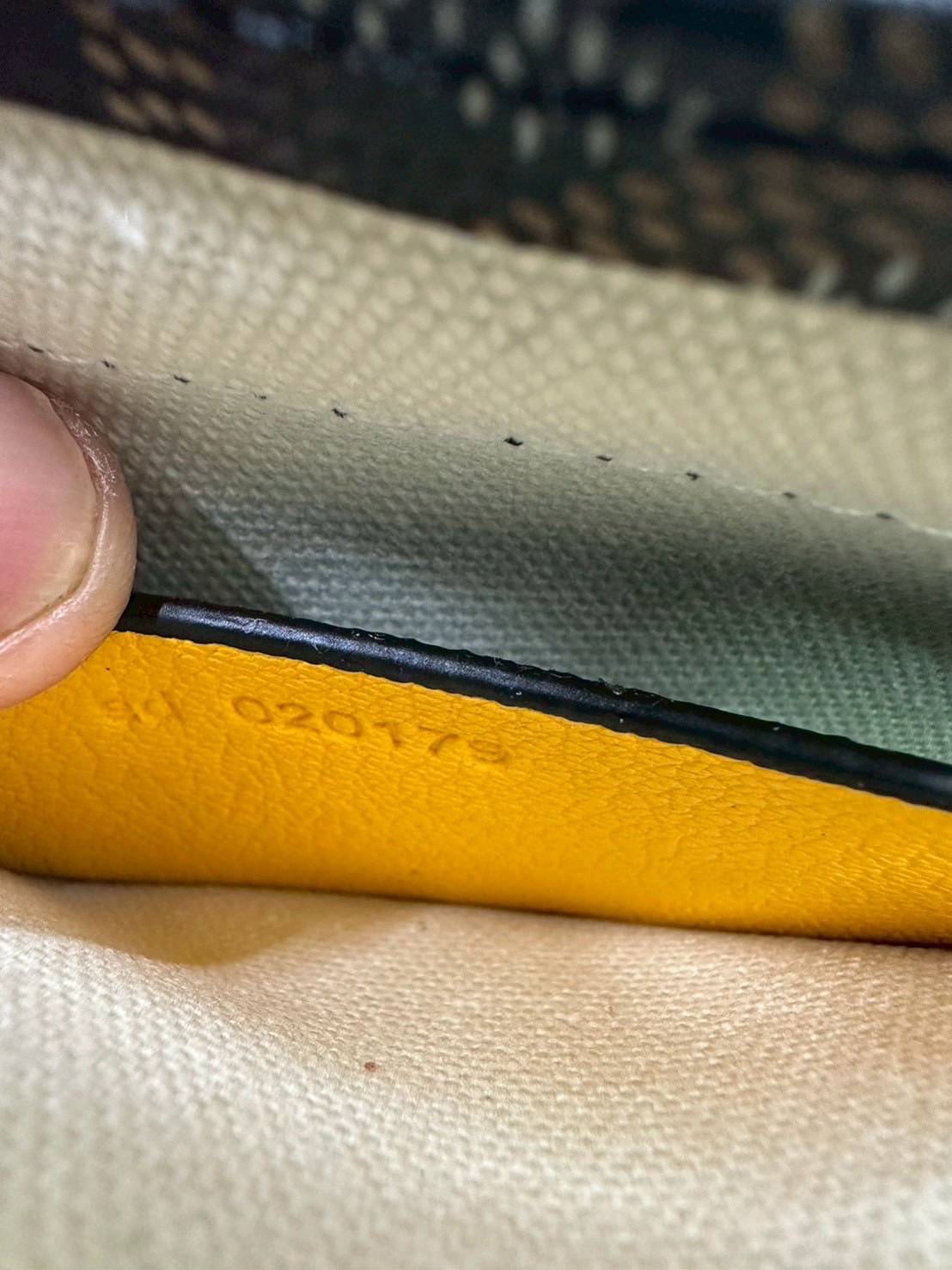 พร้อมส่ง 10 สี ORI หนังแท้ | GOYARD Plumet pouch-wallet กระเป๋าสะพายใบเล็กกะทัดรัด ดีไซน์กระเป๋าสตางค์ Plumet ดีไซน์มาพร้อมช่องใส่เหรียญ ธนบัตร และบัตรต่างๆ