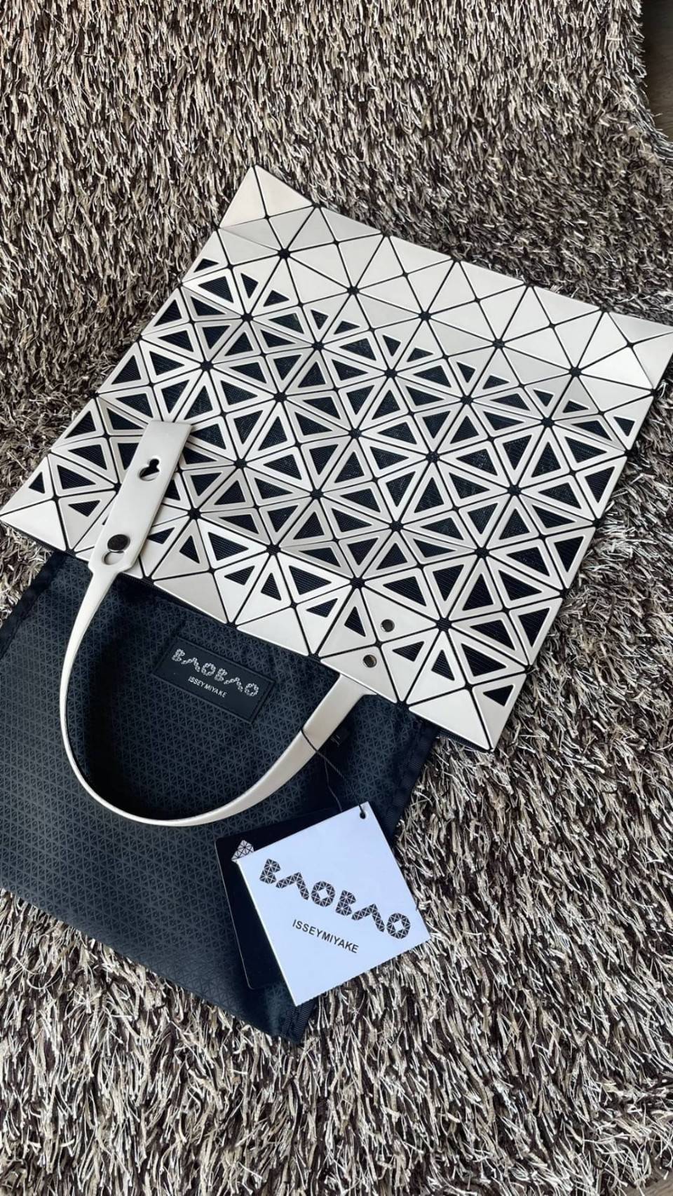 Baobao issey miyake frame tote 6x6 / MIYAKE Frame Mesh Tote Bag กระเป๋าที่มองทะลุได้เหมือนตะกร้าและให้ความรู้สึกสดชื่น
