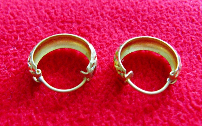 ต่างหูห่วงทองเหลืองแบบเล็กค่ะ