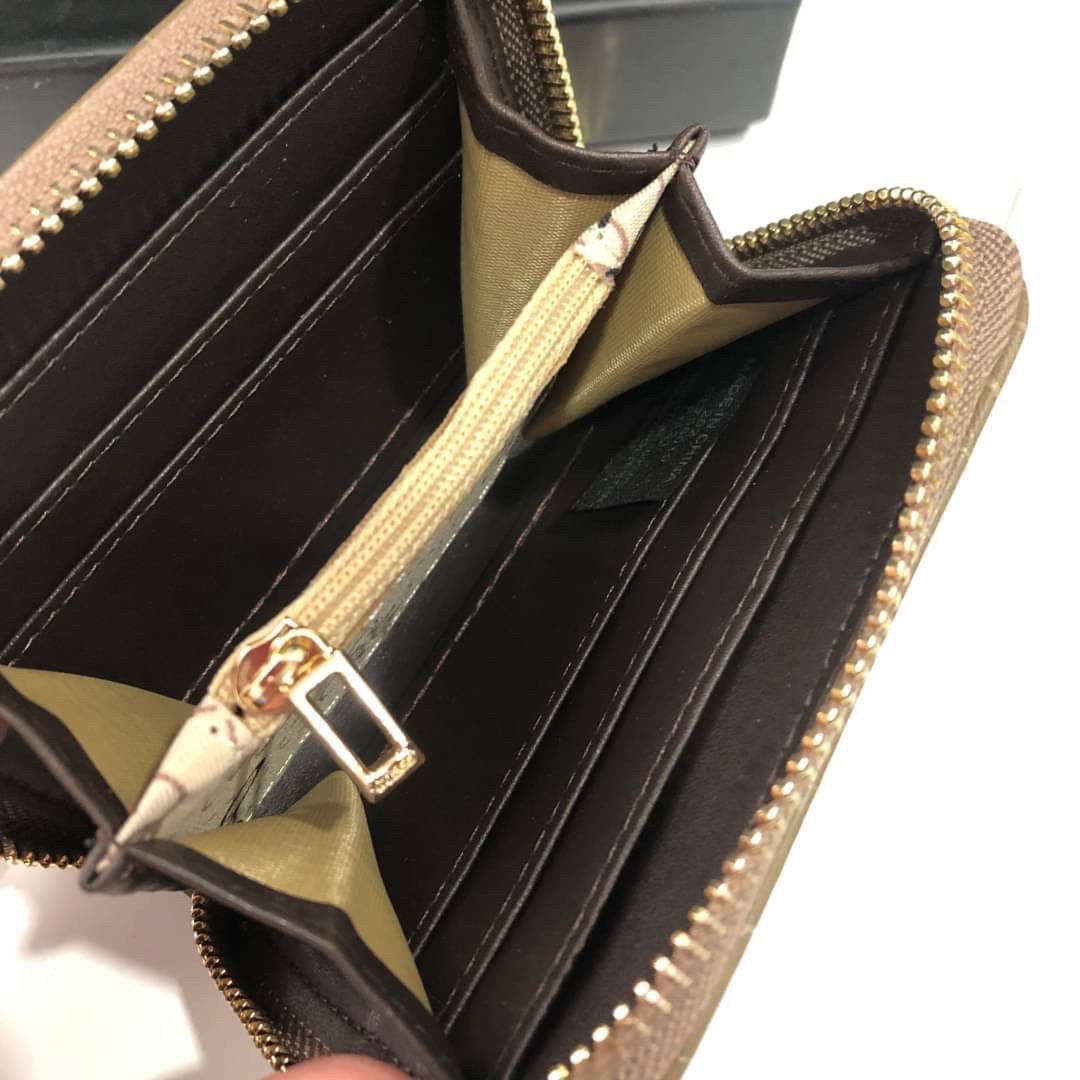 GUESS Basic Women Small Wallet กระเป๋าสตางค์แบบสั้น อะไหล่ทอง หนังปั้มลายสวยหรู