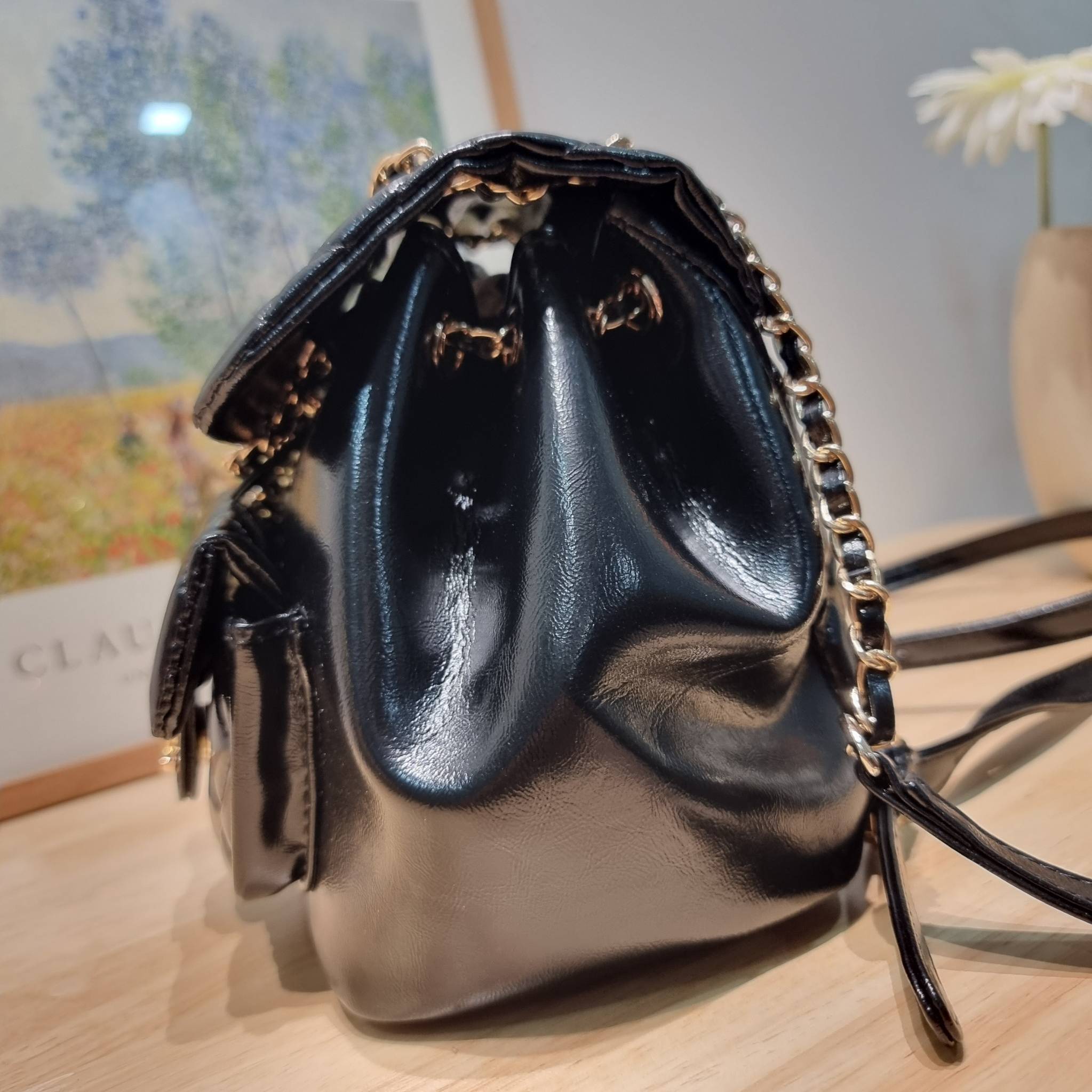 Chanel mini duma backpack กระเป๋าเป้ ไซส์มินิ สุดฮอต น่ารักน่าใช้สุดๆ ไอเท็มยอดฮิต รูปทรงทันสมัย ดีเทลความสวยมากมาย ทั้งสายรูดเก็บปาดกระเป๋า หรือจะช่องเปิดด้านหน้า ก็ดูหรูไปหมด ภายในโล่งกว้าง ใส่ของสำคัญได้