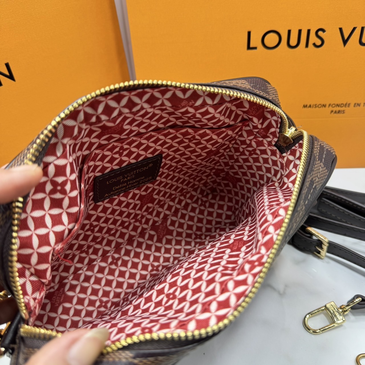 ORI หนังแท้ | LV Amazone Nil Damier Phriendship cross-body bag / LV Messenger Bag กระเป๋าสะพายทรงแมสเซ็นเจอร์ ดีไซน์ใหม่ สวยเด่นเป็นเอกลักษณ์