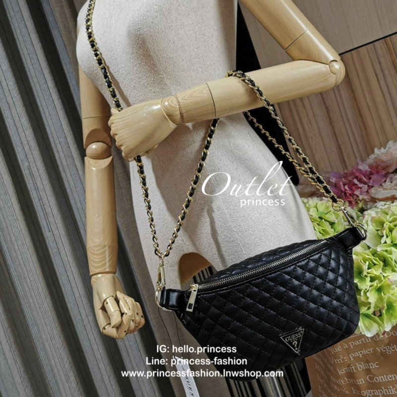 Guess Woman Factory Belt Bag กระเป๋าสะพาย/คาดเอว/คาดอก รุ่นใหม่ดีไซน์ยอดนิยมจาก GUESS FACTORY วัสดุหนังเเกะสังเคราะห์เนื้อหนานิ่มลายตาราง เปิดปิดด้วยซิปสะดวกใช้ ด้านหน้ามีโลโก้ ภายในมีโลโก้และช่องซิป มาพร้อมสายสะพายให้เลือกใช้ถึง2แบบไม่จำเจ ทั้งสายโซ่และส
