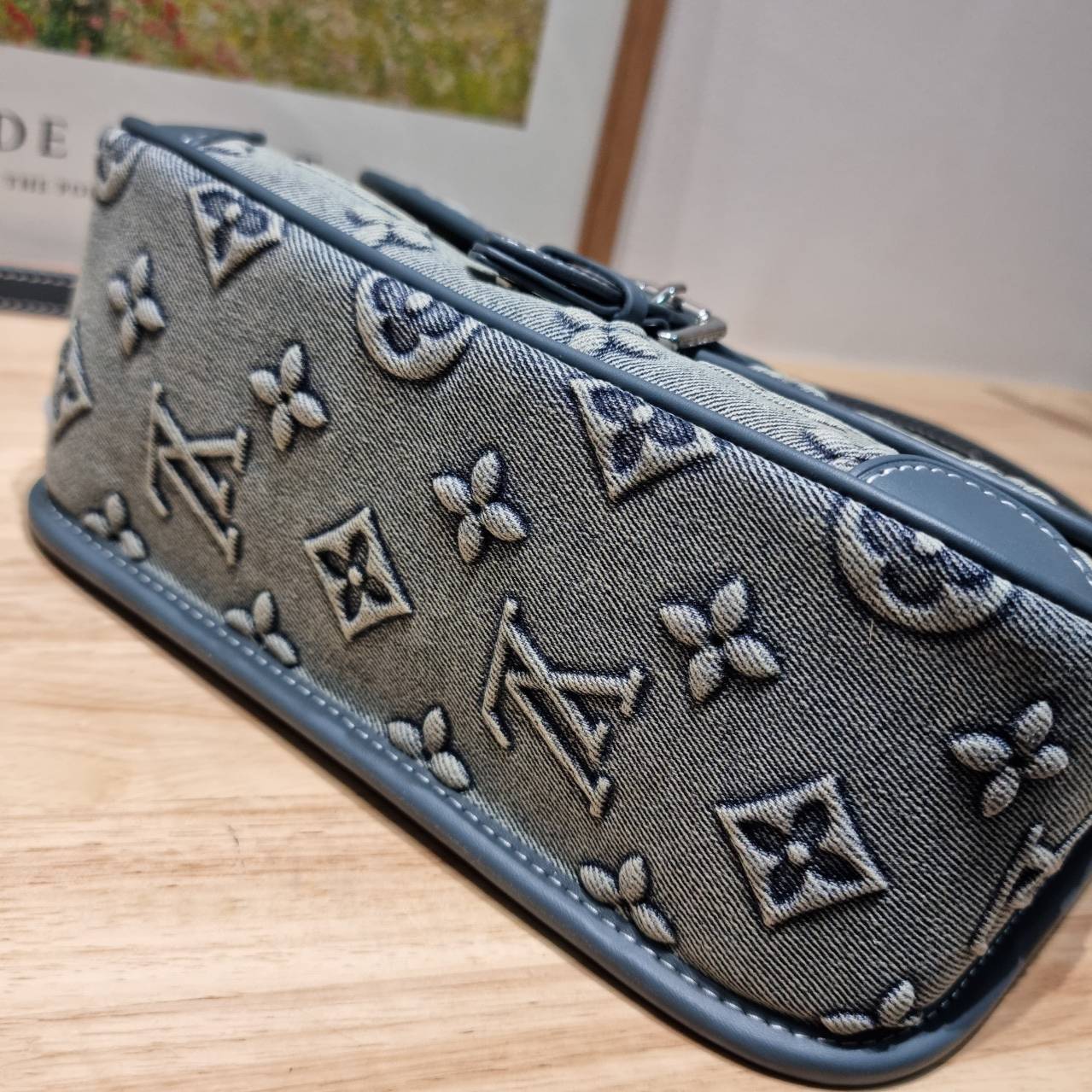 LV diane monogram washed denim bag ใหม่ล่าสุด กับกระเป๋าทรงสุดฮิต คลาสสิคและเป็นอีกหนึ่ง signature ที่มาในรูปแบบ washed denim สวยดูแพงสุดๆ