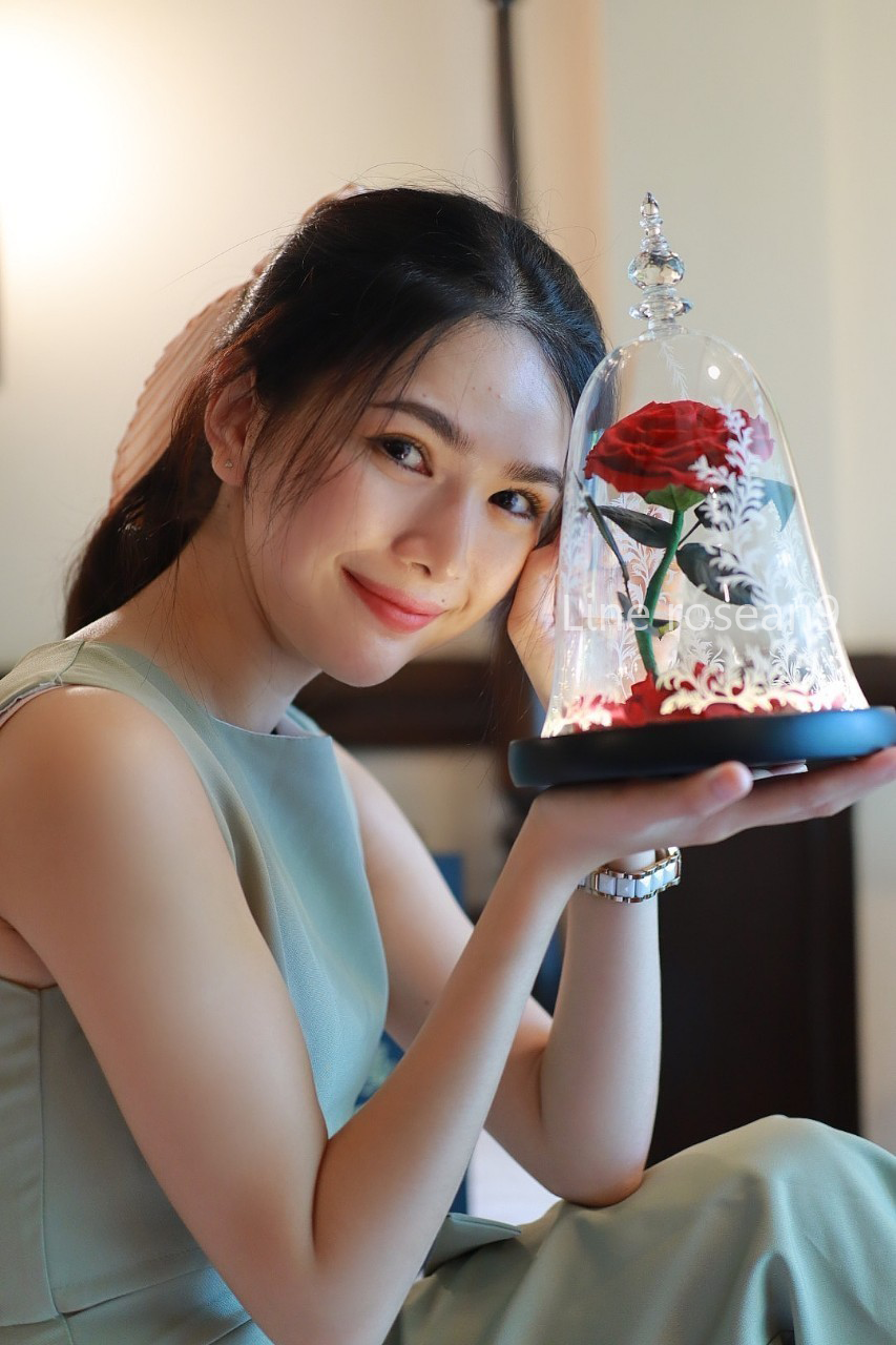 กุหลาบในโดมแก้ว Bell