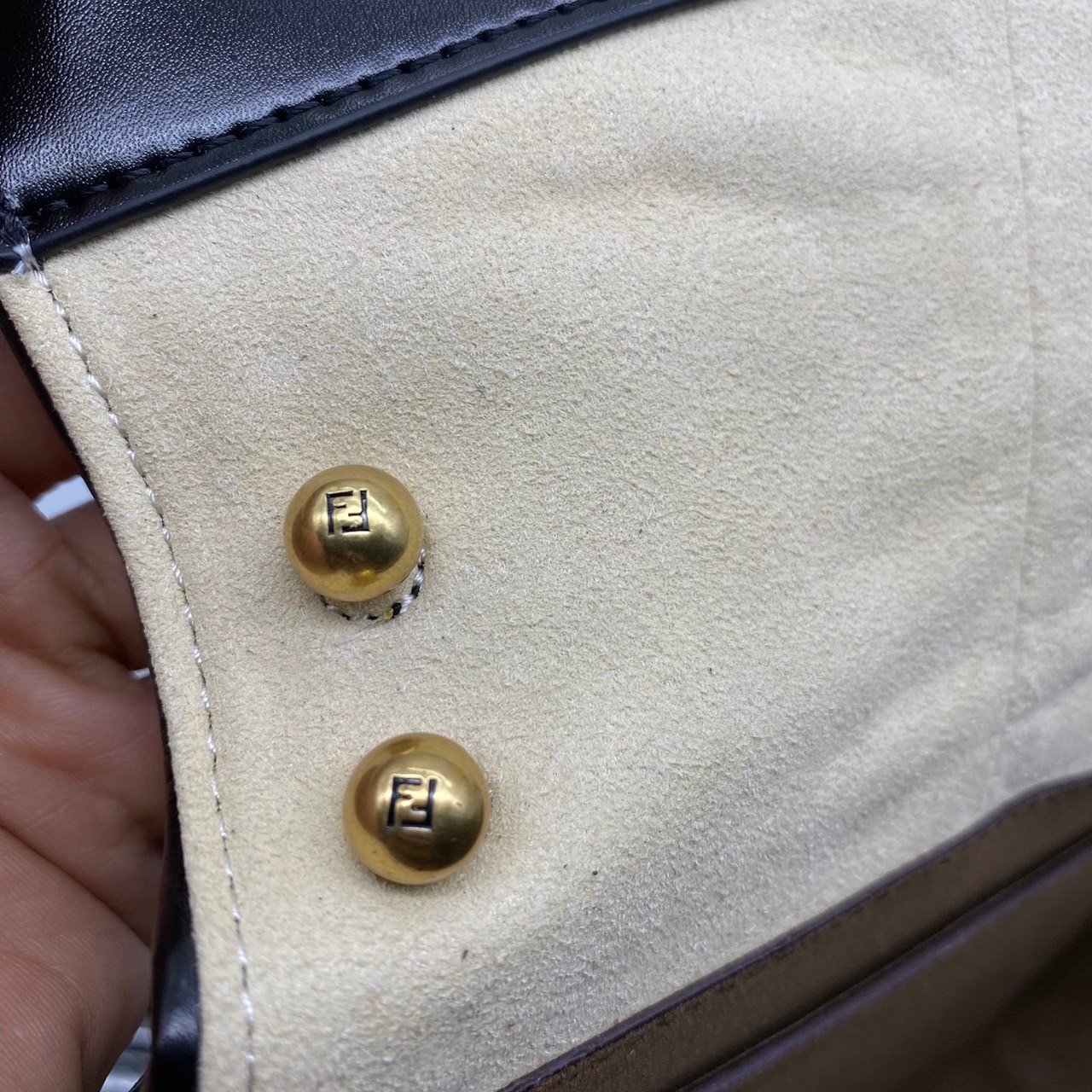 FENDI C’mon Mini leather bag สีดำ เกรดออริจินอล สลับแท้ ภาพถ่ายจากงานขายจริง ใช้งานต่างประเทศได้