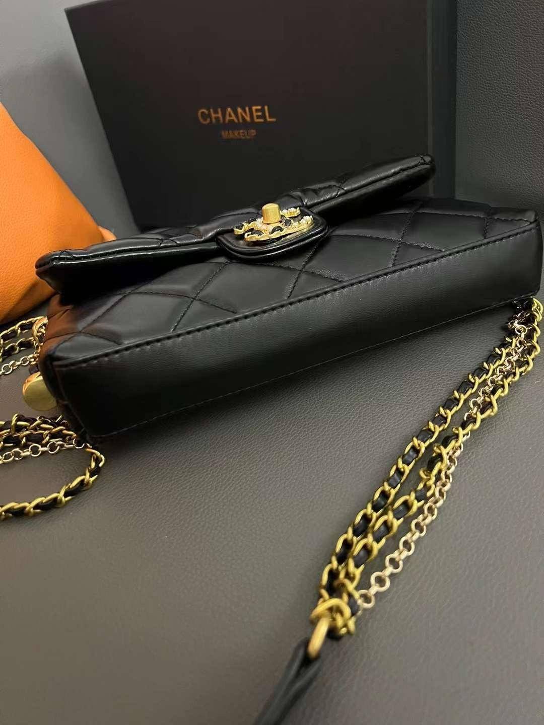 CHANEL flap bag with chain and pearl logo / CHANEL BAG VIP วัสดุหนังแกะสังเคราะห์นุ่ม ลื่น มันเงา อะไหล่ทองหรูหรา