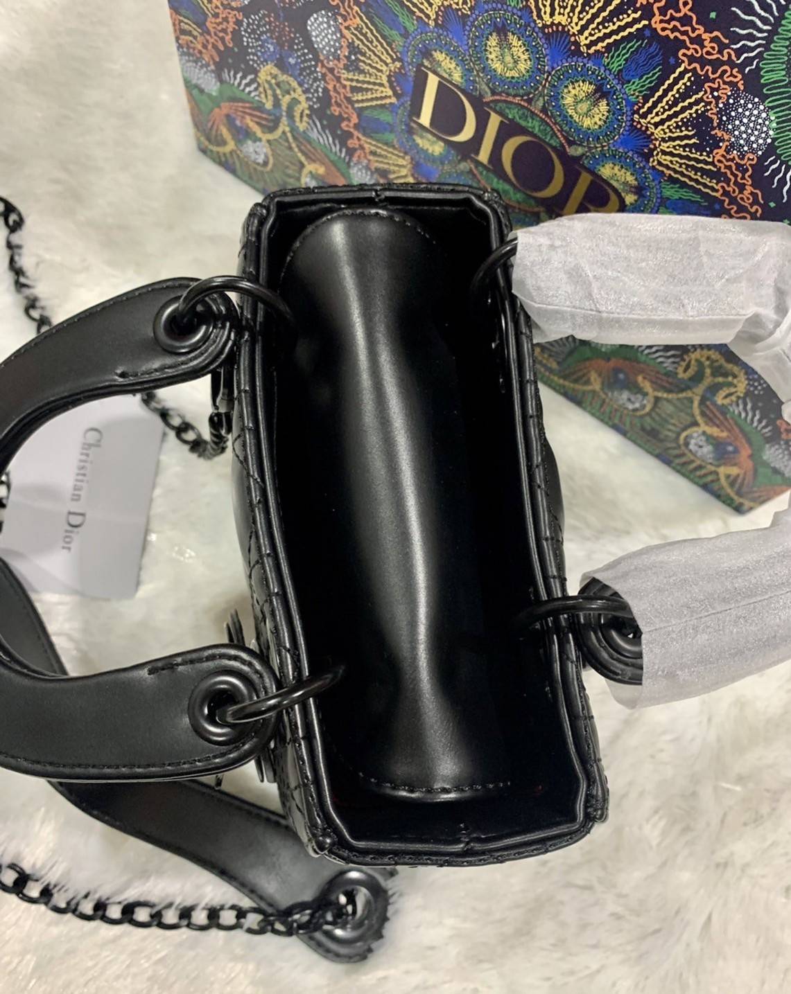 VIP 】MICRO LADY DIOR BAG Cloud ฺBlack & Pink My ABC Cannage Lambskin : VIP GIFT WITH PURCHASE (GWP) พรีเมี่ยมกิ้ฟ Limited Edition จาก DIOR DUTYFREE COUNTER ความสง่างามอีกหนึ่งรุ่นของ Dior รูปทรงสีเหลียม ขนาดกระทัดรัด อะไหล่เข้ากับสีกระเป๋า ตั้งอยู่ทรง ฐาน