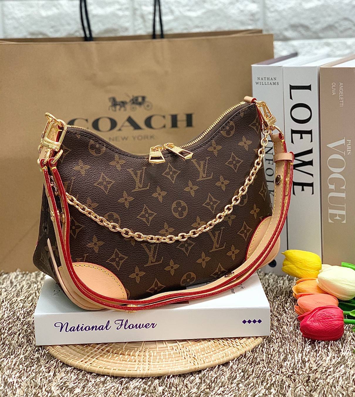 รุ่นฮิตปี2021 สะพายได้ทั่วโลกค่ะ!! LOUIS VUITTON BOULOGNE M45832 พร้อมส่ง! LV PREMIUM GIFT ตปท.!! กระเป๋าหิ้ว//สะพายข้างได้ หนังแกะ ทรงสวยมากๆค่ะ เปิดปิดกระเป๋าแบบซิปคู่ อะไหล่ทองแววหรูหรามากๆ