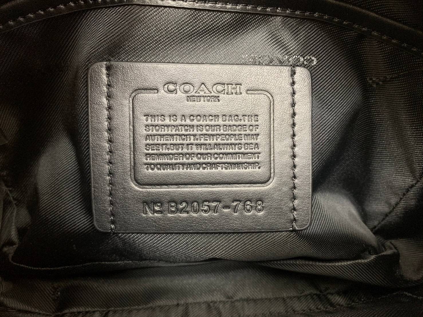 COACH ACADEMY CROSSBODY IN SIGNATURE WITH VARSITY ZIPPER ((768, 960)) พร้อมส่งที่ไทยอีกครั้ง! ได้ไปหลงรักแน่นอนค่ะ😘 กระเป๋าสะพายครอสบอดี้ร์ของคุณผู้ชาย((สาวหล่อใช้ก็สวยทีเดียว)) หนังแท้อย่างดี หนังนิ่มมือดีค่ะ