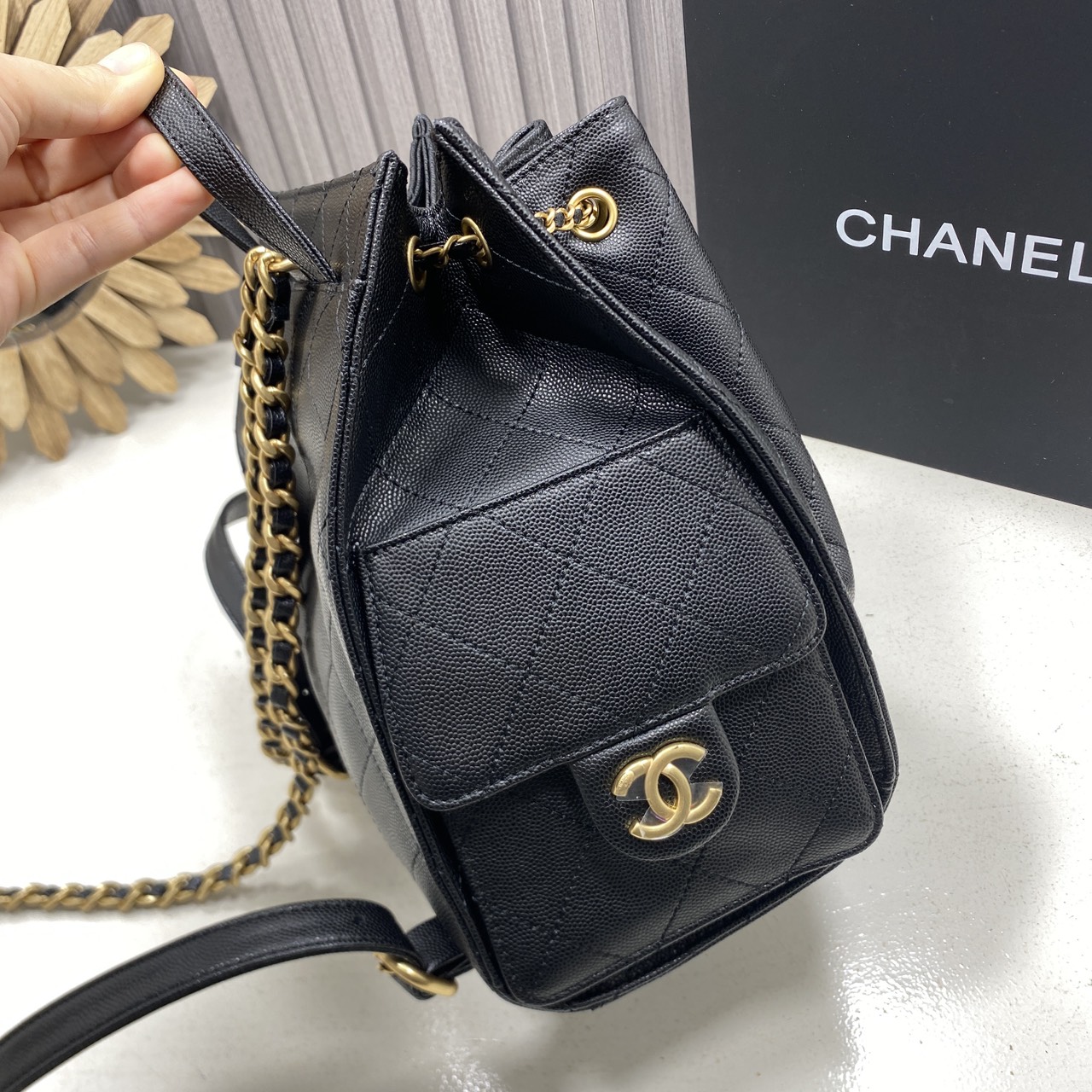 ORI หนังแท้ | CHANEL 25 Medium Backpack กระเป๋าสะพายหลัง ดีไซน์ใหม่ล่าสุด สวยเรียบหรูดูแพง Pre-collection Fall/Winter 2025/26 🤍 เกรดออริจินอล
