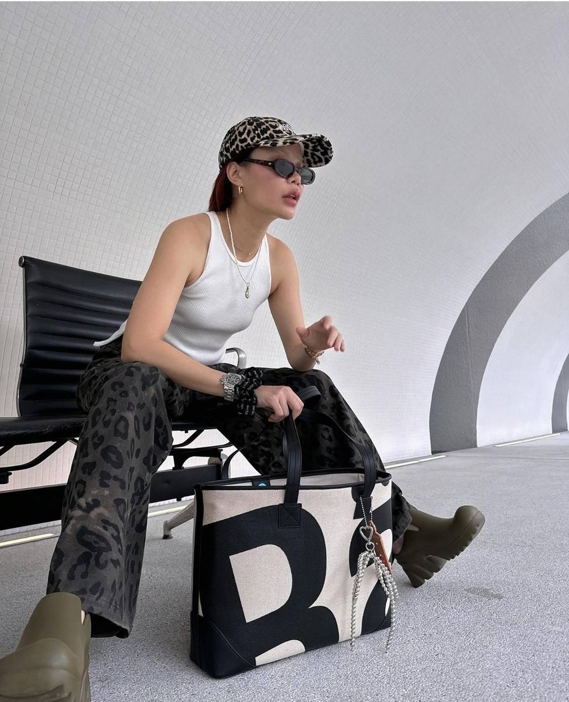 Rally movement tote bag กระเป๋าทรงโท้ท ดีไซน์คลาสสิค เรียบง่ายแต่ดูแพง มีระดับสุดๆ ไอเท็มสุดปัง ออกมาก็ sold out ไวมากๆ รุ่นใหม่และเป็นรุ่นที่ตามหา