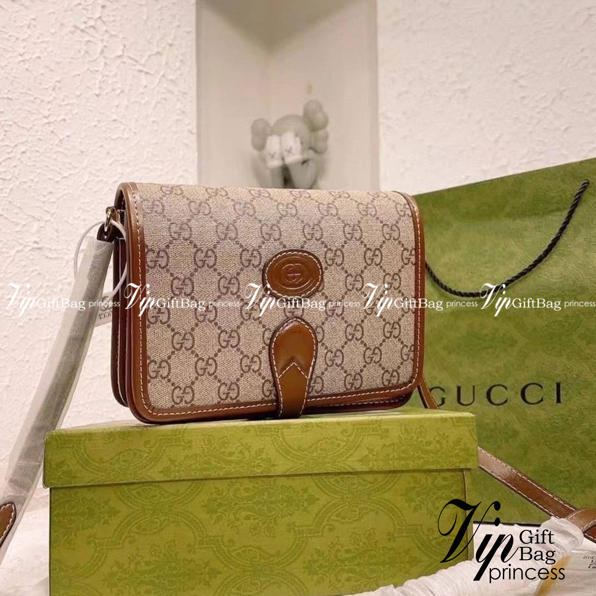 Gucci Mini shoulder bag with Interlocking G กระเป๋าสะพาย อีกหนึ่งในสัญลักษณ์ที่สำคัญของแบรนด์ วัสดุแคนวาสโมโนแกรมสวยงาม ภาพถ่ายจากงานขายจริง ใช้งานต่างประเทศได้