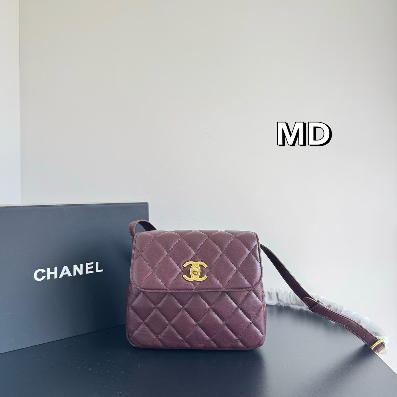 Chanel 25a Suede Mini Crossbody Bag กระเป๋าสะพายคลาสสิก ดีไซน์ทูโทนสุดไอคอนิก ฝาพับหนังตัวกระเป๋าหนังกลับสวยหรูลงตัว ไซส์มินิน่ารักน่าใช้