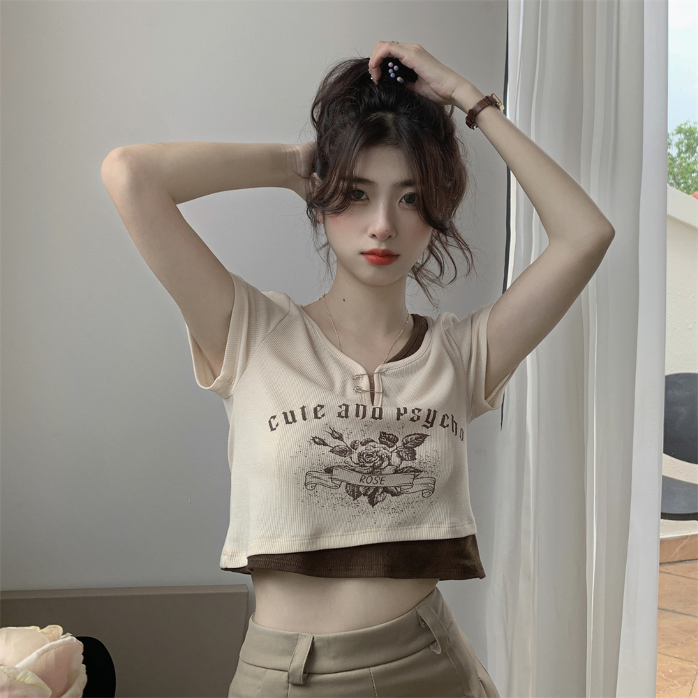 พร้อมส่ง 🪑 Harmonious crop top เสื้อครอปสีครีมและน้ำตาล (IN37410)