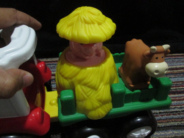 FISHER PRICE LITTLE PEOPLE PULL 'N TOW FARMERS TRACTOR ของเล่นเสริมพัฒนาการสำหรับเด็กมือสอง