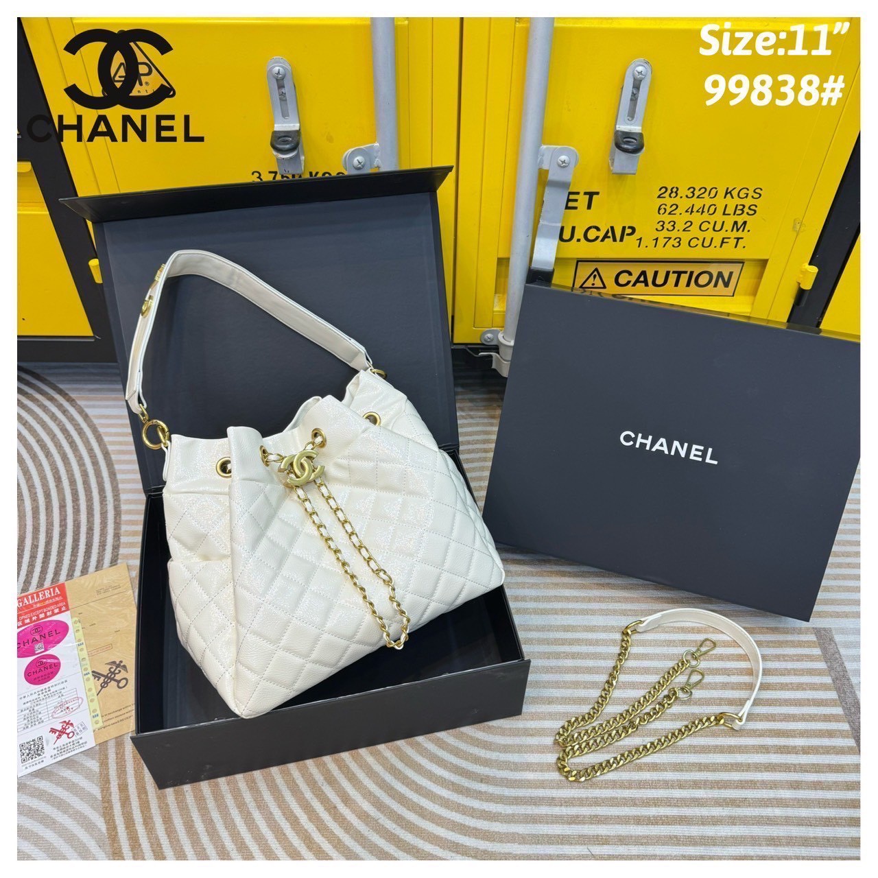 Chanel Bucket Bag กระเป๋าสะพายทรงบัคเก็ต สายสะพายโดดเด่นด้วย font โลโก้สีทองสวยหรู มีช่องใส่ของด้านข้างตอบโจทย์การใช้งานได้ดี ภายในโล่งกว้าง จุของได้เยอะ คุ้มค่ามากๆ