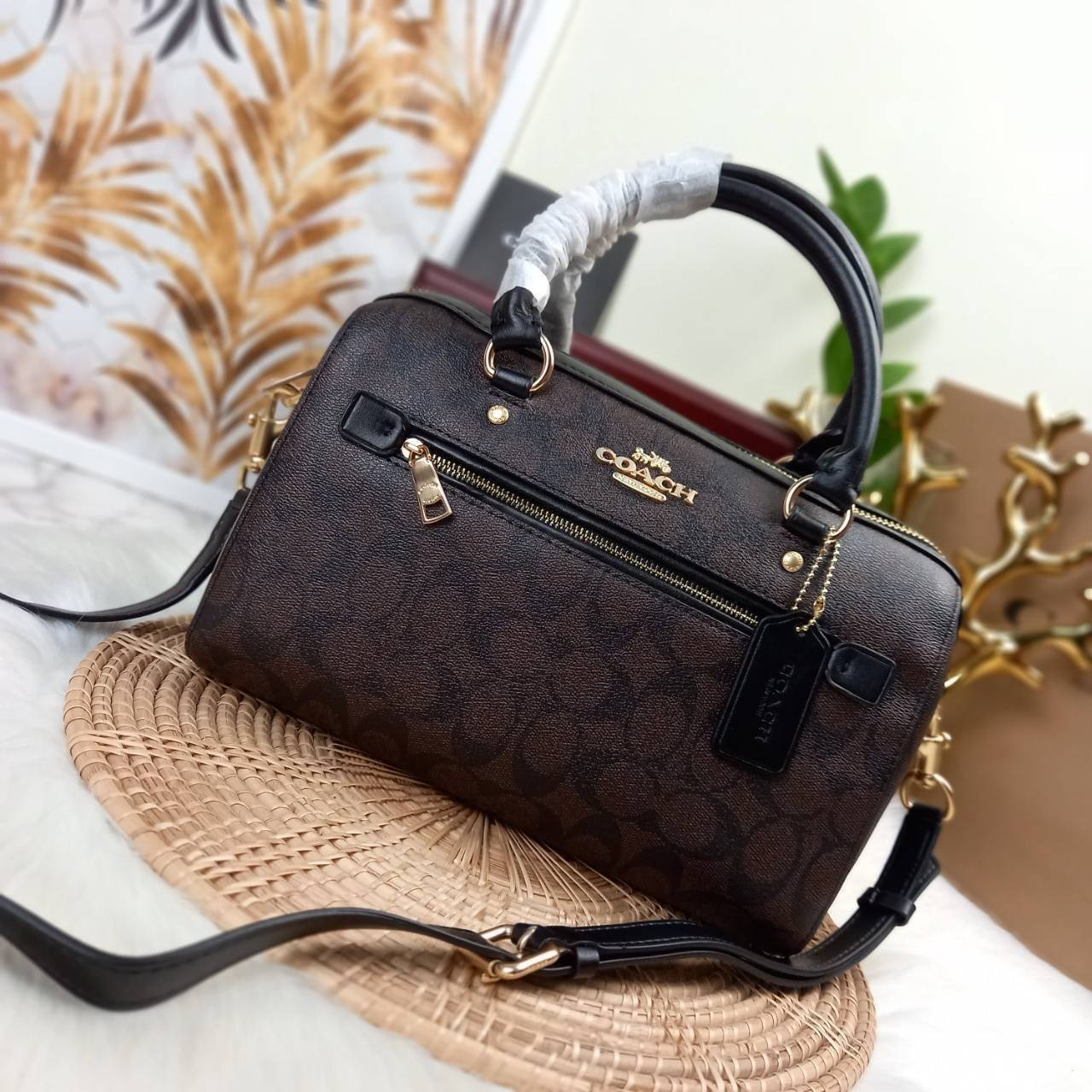 COACH ROWAN SATCHEL IN SIGNATURE CANVAS (COACH F83607)🌺ระดับตัวTOP ยกให้เธอเลย กับรุ่นนี้💃//หมอน 10" รุ่นมีช่องซิปด้านหน้า สามารถแยกเก็บของสำคัญๆได้อย่างเป็นสัดส่วน สำหรับใครที่ชอบกระเป๋าที่จุของได้เยอะๆ รุ่นนี้ตอบโจทย์ได้เลย แนะนำว่า