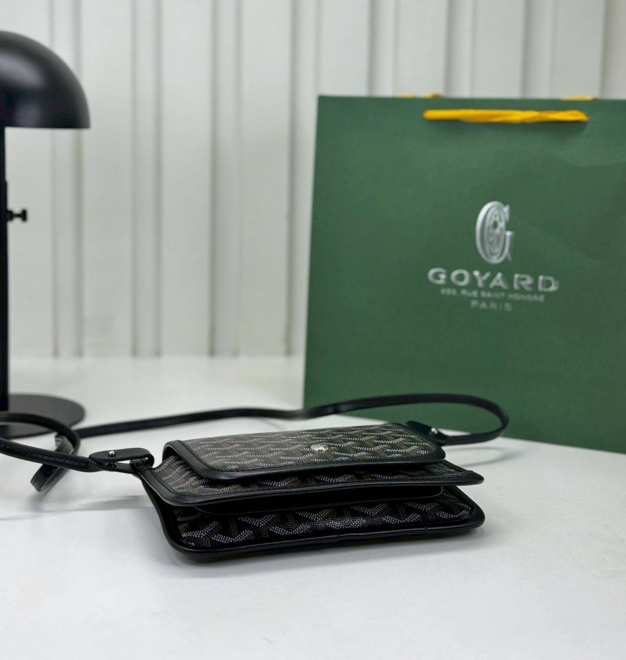 10 สี ORI หนังแท้ | GOYARD Plumet pouch-wallet กระเป๋าสะพายใบเล็กกะทัดรัด ดีไซน์กระเป๋าสตางค์ Plumet ดีไซน์มาพร้อมช่องใส่เหรียญ ธนบัตร และบัตรต่างๆ สามารถสะพายไหล่เป็นกระเป๋าสะพายข้างได้เหมือนกระเป๋าใบเล็ก