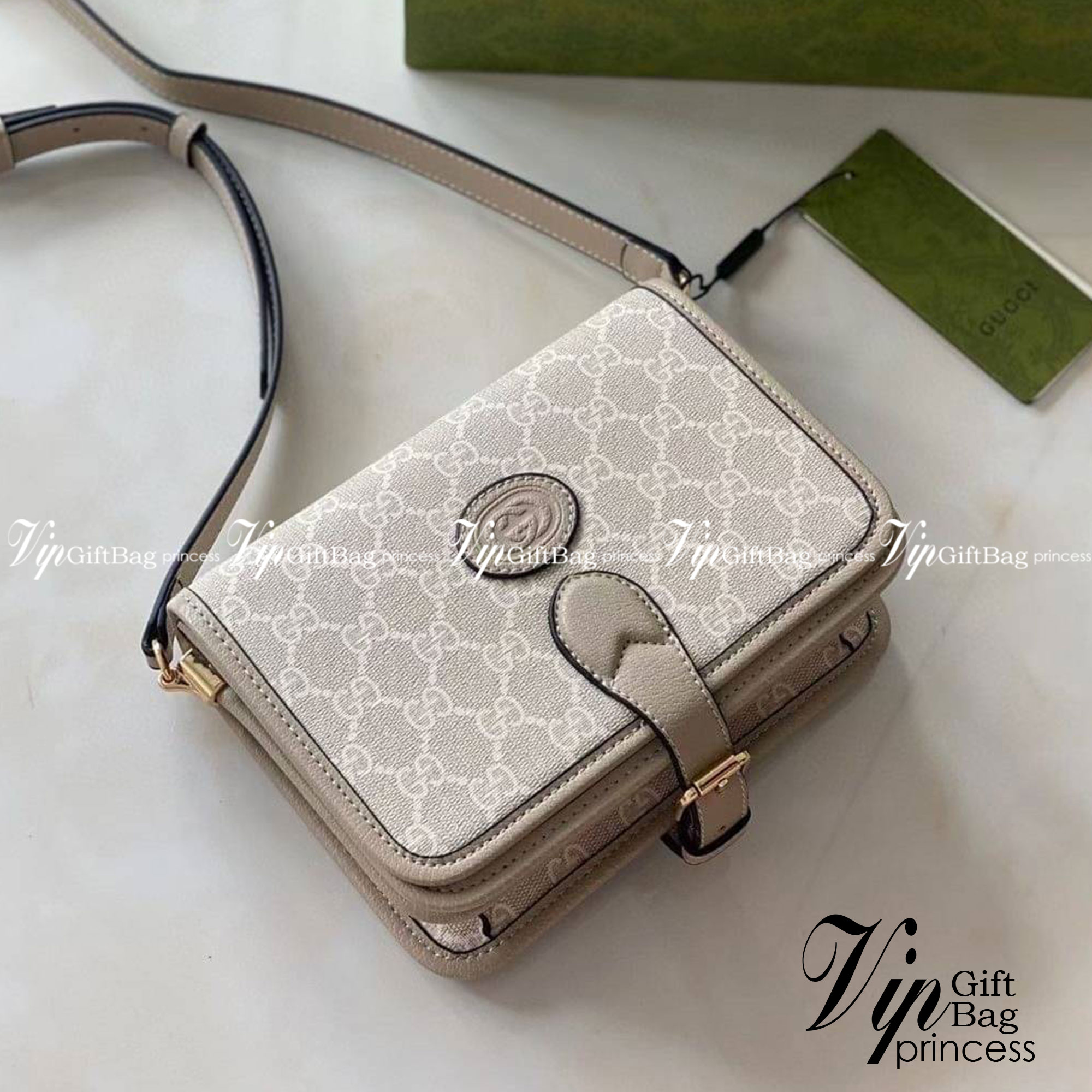 ออริจินอล Gucci Mini shoulder bag with Interlocking G กระเป๋าสะพาย อีกหนึ่งในสัญลักษณ์ที่สำคัญของแบรนด์ Interlocking G แคนวาสโมโนแกรมสวยงาม