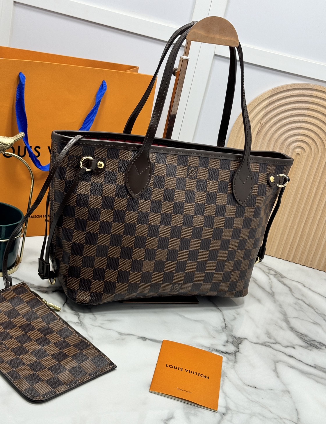 TOP ORI หนังแท้ | LV Neverfull PM bag Monogram Canvas กระเป๋าสะพายทรงโท้ท PM ดีไซน์คลาสสิกเหนือกาลเวลาเข้ากับดีเทลที่สืบทอดมายาวนาน Monogram แคนวาสแต่งขอบหนัง ดีไซน์พื้นที่ด้านในกว้างทว่าดูเพรียวบาง