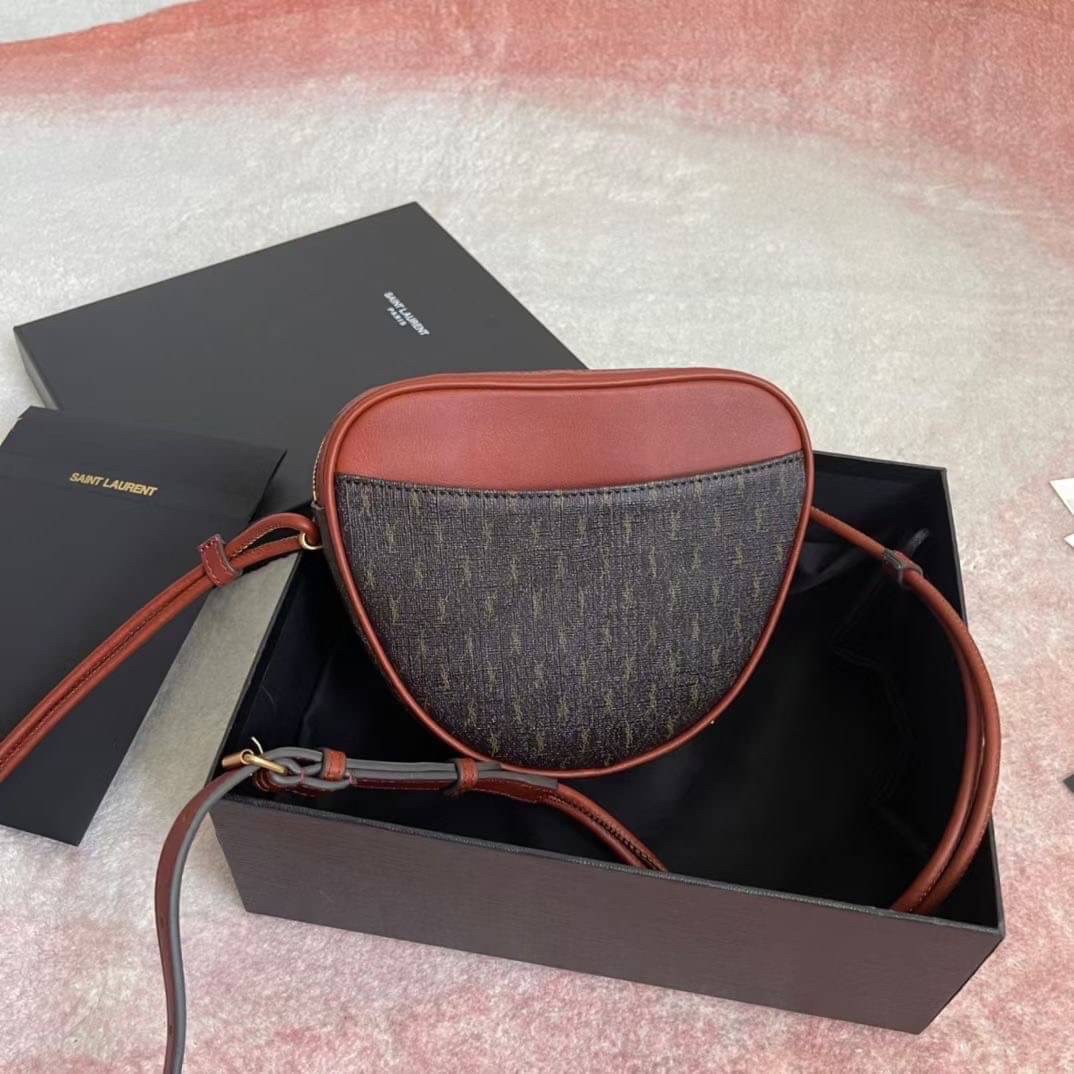 YVES SAINT LAURENT BAG กระเป๋าสะพายสไตล์วินเทจ งานหนังแท้สวย โทนสีผู้ดีมากค่ะ ภายในโล่งจะสะพายไหล่ CROSSBODY ก็ดูดี สินค้ามาพร้อมถุงผ้าและกล่องแบรนด์พร้อมส่งที่ไทยราคาสุดคุ้ม สาวก YSL ห้ามพลาด!