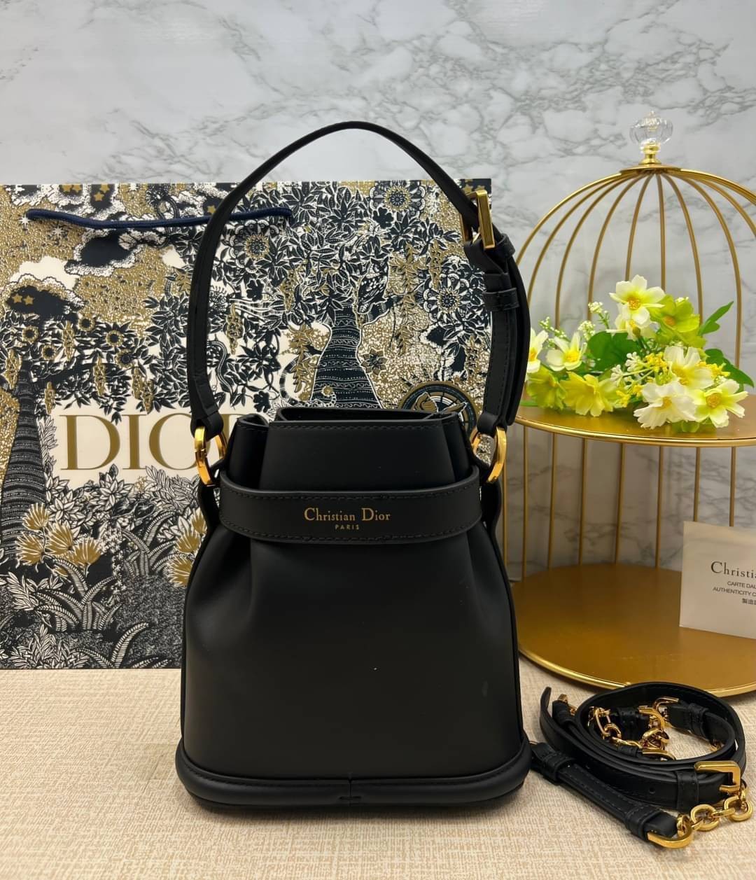 DIOR SMALL C'EST DIOR BAG 17 cm / Dior bucket bag รุ่นใหม่สวยหรู ดูแพงมากค่ะ กระเป๋าสะพายบัคเก็ต รูปทรงคลาสสิค ใช้งานง่ายภายในโล่งกว้างมาก สวยมาก ควรมีค่า