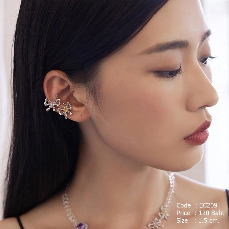 ต่างหูหนีบโบว์สีเงิน ประดับคริสตัลสองสี