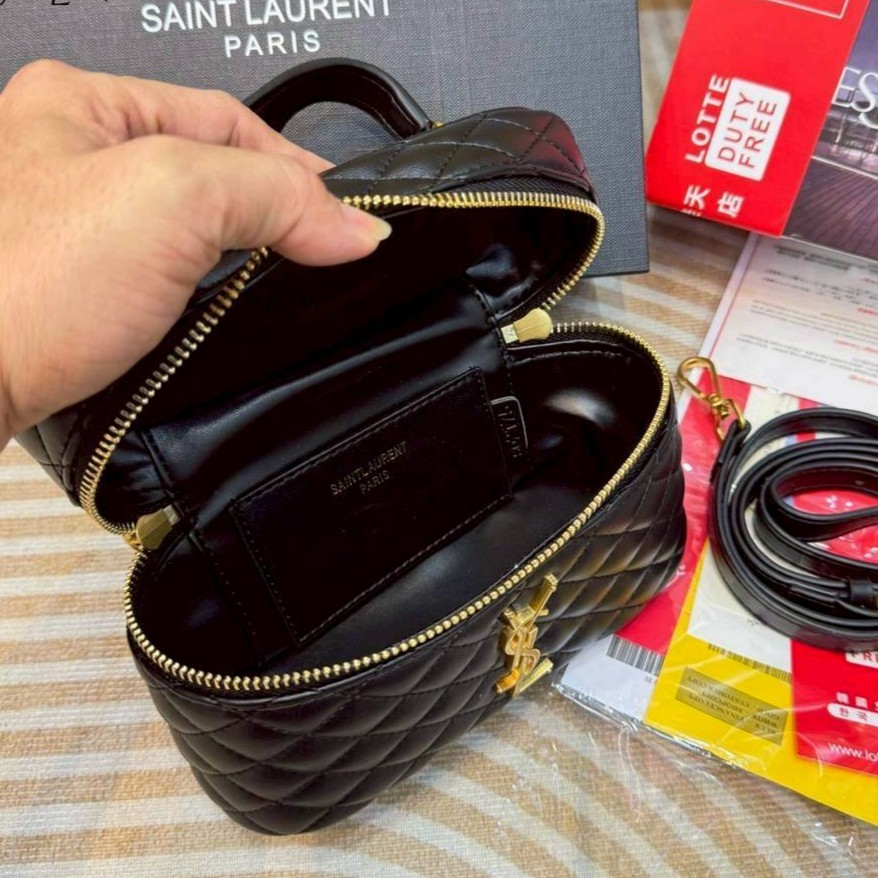 YSL gaby vanity bag กระเป๋าถือ/สะพาย ใส่เครื่องสำอางค์ ทรงกล่องสวย ที่สามารถใช้เป็น everyday bag สะพายได้ทุกวัน พลาดไม่ได้เลยกับคอลสุดหรู