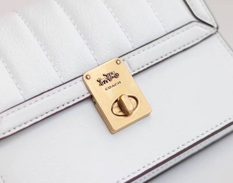 ของแท้ 💯% Coach Hutton Belt Bag In Colorblock ใช้งานได้หลากหลาย สะพายและคาดเอว งานหนังแท้ เก๋มากค่า