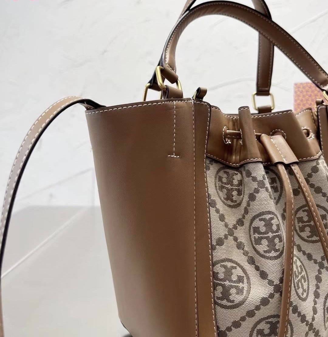 TORY BURCH MCGRAW DRAGONFLY IN MONOGRAM JACQUARD กระเป๋าลายโมโนแกรมยอดฮิต ที่มาในรูปทรงดีไซน์ใหญ่ สวยเก๋ ไม่เหมือนใคร ไม่มีซ้ำ!!