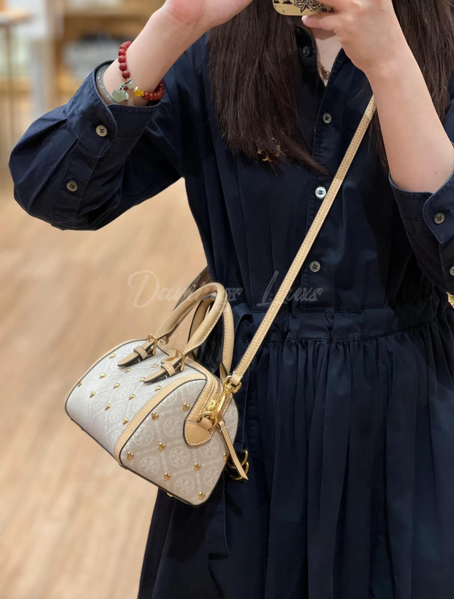 TORY BURCH T MONOGRAM Mini Jacquard Wine Barrel Bag ivory multi heart shape / Tory Boston Bag กระเป๋าทรงหมอนบอสตั้นแต่งหัวใจสีทองสวยหรู น่ารักรุ่นใหม่ล่าสุด เกรดท็อปออริ เทียบแท้ 1:1 เกรดดีสุด ใช้งานต่างประเทศได้