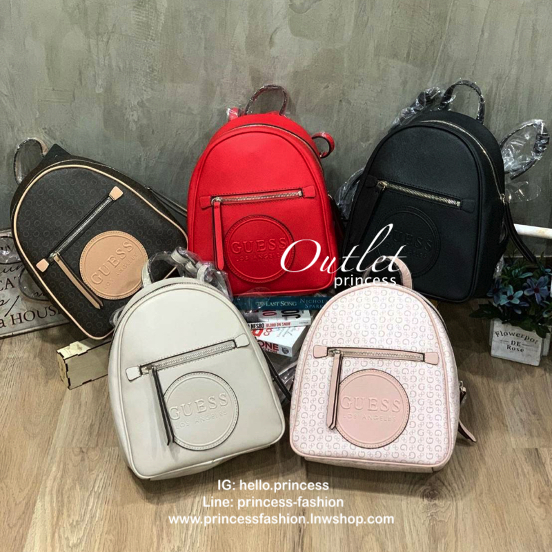 5สี Guess Woman’s Backpack กระเป๋าเป้สะพายรุ่นใหม่! วัสดุหนังsaffiano ขนาดกลางกำลังดี เปิดปิดด้วยหัวซิปหนัง ภายในบุผ้าลายsignature กว้างใส่ของได้เยอะ กระเป๋าสตางค์ยาว มินิไอแพค ด้านหน้ามีอีกหนึ่งช่องซิปเก็บของจุกจิกได้ มีโลโก้ตัวนูนเป็นดีเทลน่ารักๆ สายสะพ