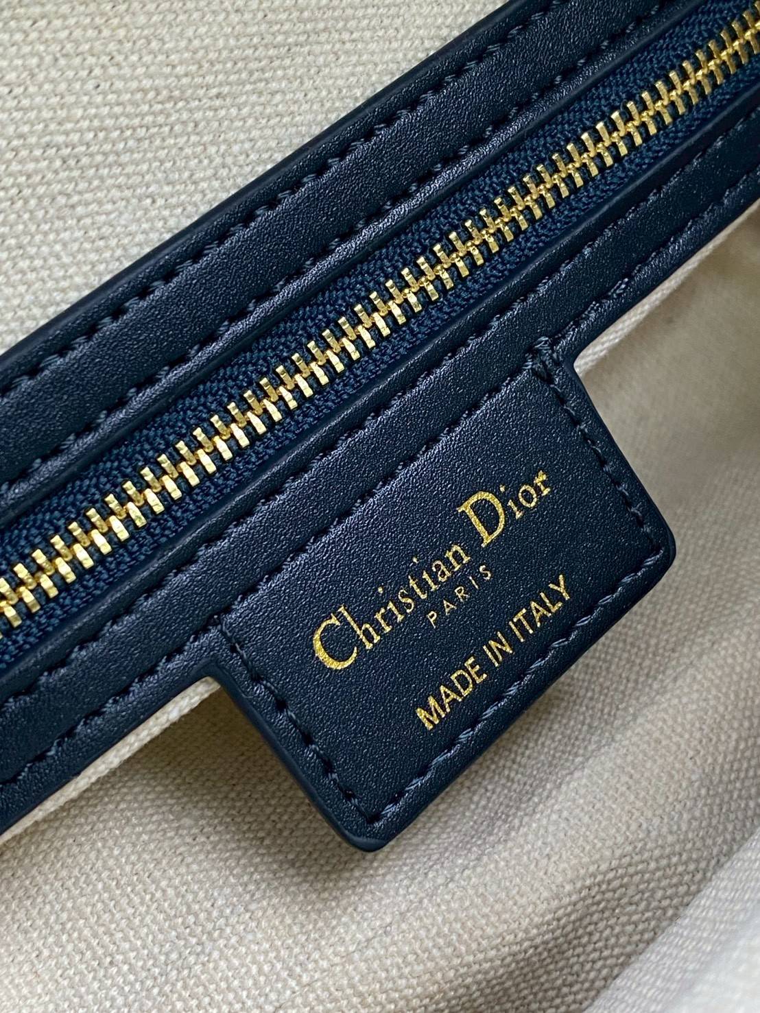 ORI หนังแท้ | DIOR D-Journey Bag กระเป๋าสะพายนิยามใหม่ดีไซน์ทันสมัย โดดเด่นด้วยรูปทรงโฮโบที่มาพร้อมกับดีไซน์ที่นุ่มนวลและทันสมัย พร้อมกับช่องใส่ของแบบติดซิป