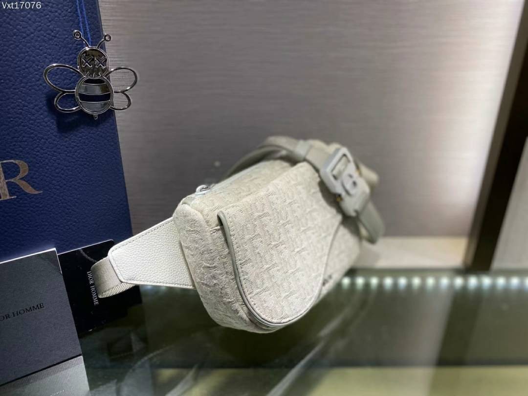 CHRISTIAN DIOR BEIGN AND OBLIQUE JACQUARD SADDLE BELT BAG / Dior Belt Bag เกรดใช้งานสลับของแท้ เกรดออริจินอล ภาพสินค้าถ่ายจากงานขายจริง ใช้งานต่างประเทศได้