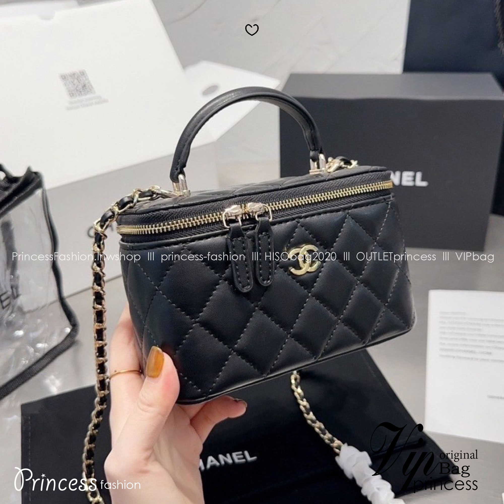 CHANEL Vanity Top Handle Bag / Chanel makeup bag กระเป๋าใส่เครื่องสำอางค์สวยหรู น่ารักลูกคุณหนูต้องยกให้ใบนี้เลยค่า ด้านในกว้างขวาง จะใช้เองหรือเป็นของขวัญ ของฝาก แนะนำรุ่นนี้เลยค่ะ!
