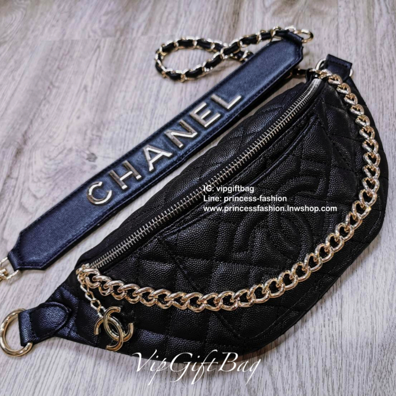 Chanel Waist Bag With Chain VIP Gift With Purchase (GWP) รุ่น Limited พรีเมี่ยม Chanel Perfume Counter กระเป๋าสะพาย คาดเอว หรือคาดอกรุ่นใหม่ล่าสุดวัสดุหนังคาเวียร์ลายตารางเปิดปิดด้วยซิปห้องอะไหล่แบรนด์ สะดวกใช้ ภายในมีโลโก้ ใส่มือถือ iphone ของจุกจิกได้ ร