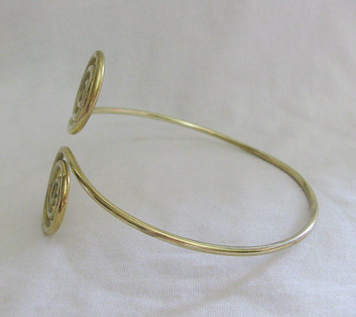 สินค้าหมดค่ะ กำไลรัดต้นแขนเนื้อทองเหลืองค่ะ