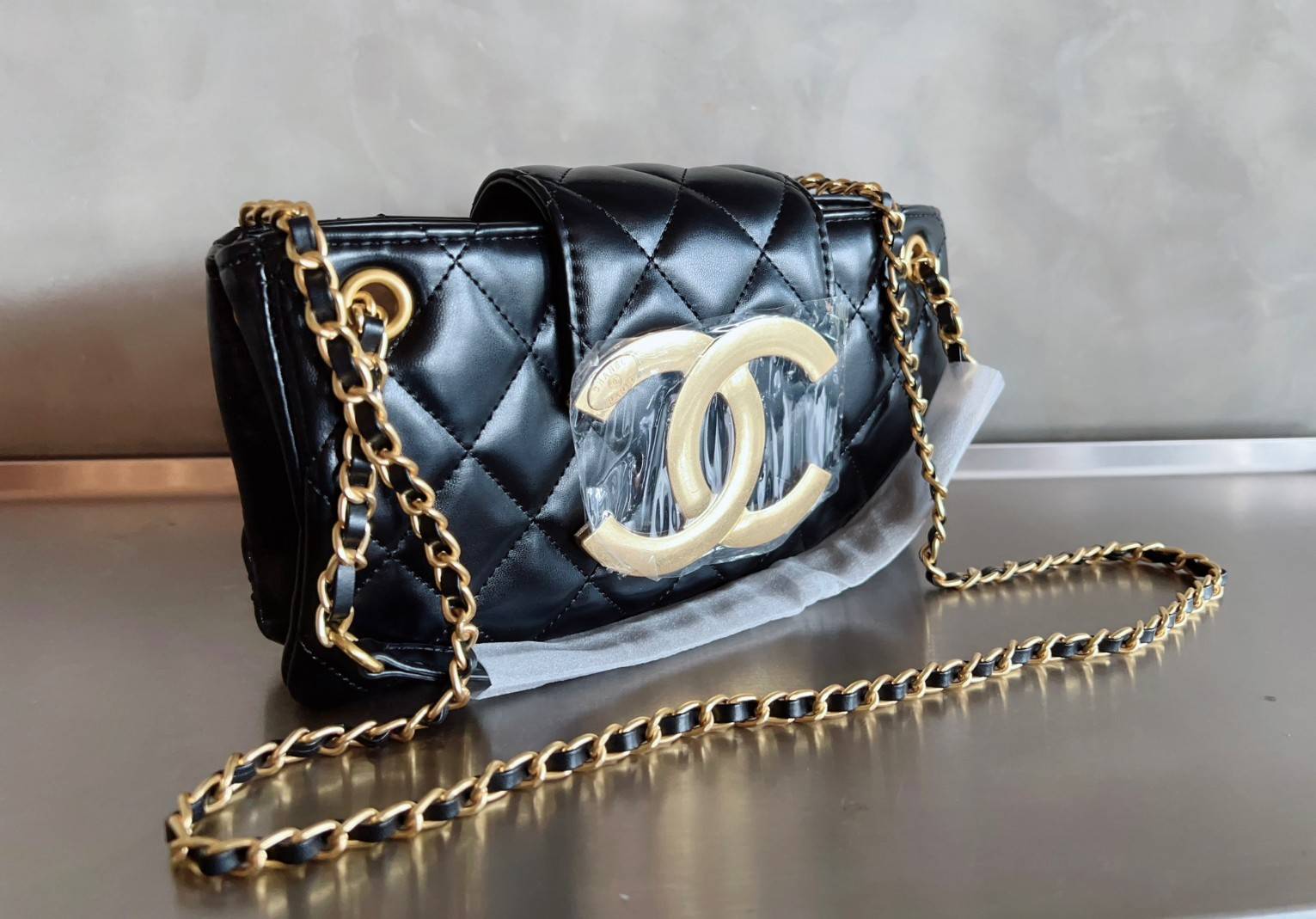 Chanel 24C bag / CHANEL WITH CHAIN / CHANEL Casual Style กระเป๋าสะพายหนังนิ่มลื่นเงาสวย