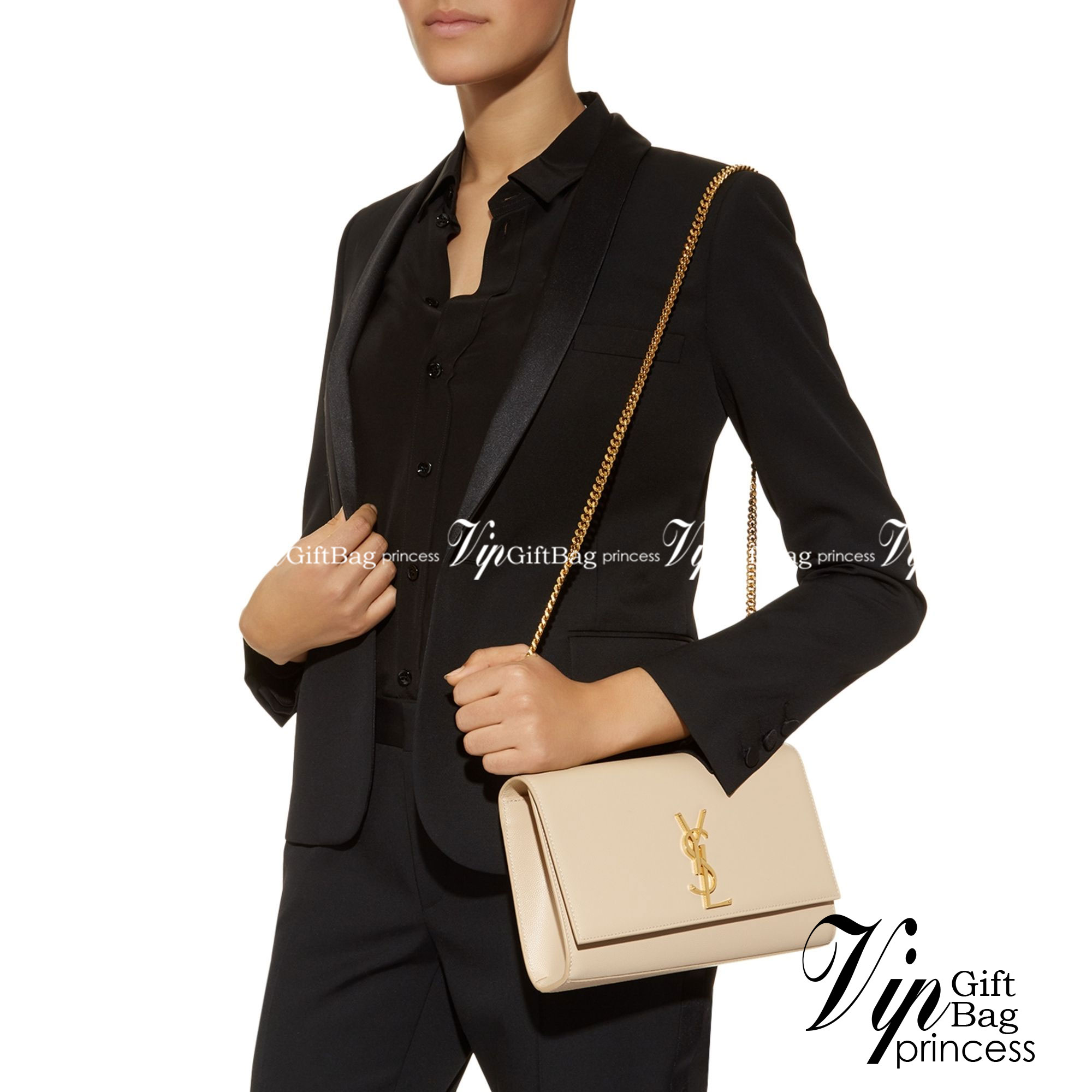 YSL kate medium chain bag in grain de poudre embossed leather 24cm กระเป๋าสะพายแบรนด์หรู รุ่นฮิตลอดกาล งานสวยดูดีมีระดับ ปั้มทุกจุด ขนาดกระทัดรัดกำลังดี มาพร้อมาสะพายโซ่ยาว เลื่อนปรับเป็น 2 แถว เพื่อสะพายเป็นสายสั้นได้ ด้านในโล่งกว้าง ใส่กระเป๋าสตางค์ใบยา