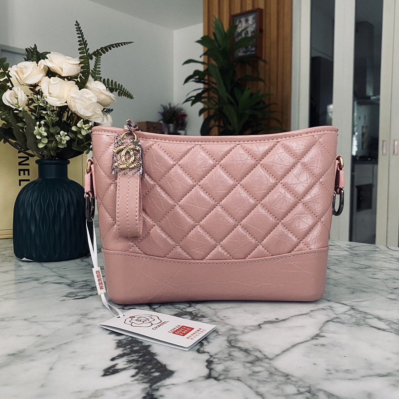 CHANEL Gabrielle Bag กระเป๋าสะพายซิกเนเจอร์สวยคลาสสิค สีชมพูพาสเทล ดีไซน์ไม่เหมือนใคร เป็นเอกลักษณ์ ใช้งานได้หลากหลาย สะพายได้ไม่ซ้ำ