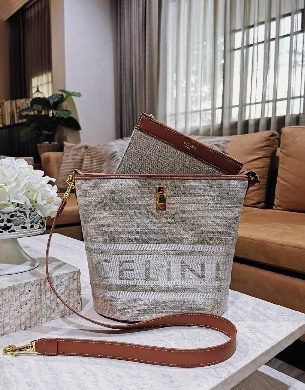 ซื้อ1ได้ถึง2!✴️CELINE TEXTILE BUCKET BAG VIP วัสดุ Textile Canvas & CalfSkin ดีไซน์ทรง Bucket ใบใหญ่กำลังดี มาพร้อม Clutch ใบเล็กเข้าชุด เนื้อหนาแข็งแรง น้ำห